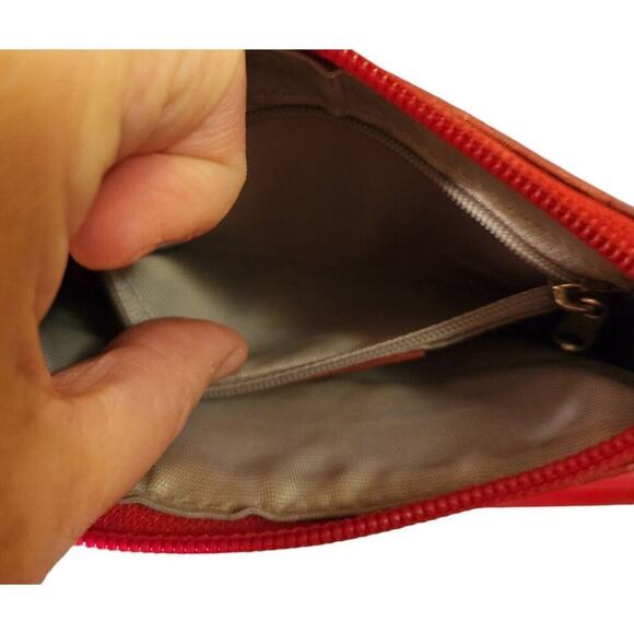 Beijo Red Patent Leather Clutch Wallet With Zip Closure & Internal Pockets Flaw - Picture 6 of 9